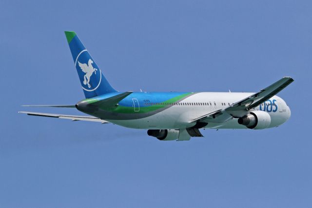 BOEING 767-300 (VQ-BTQ)