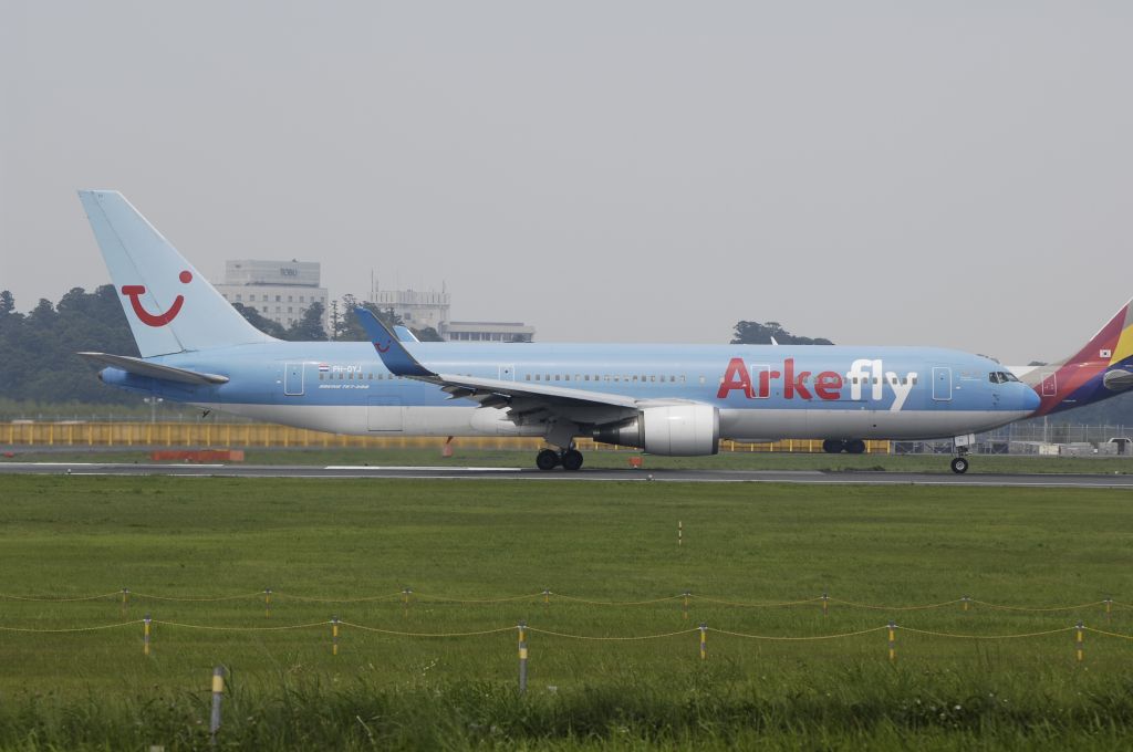 BOEING 767-300 (PH-OYJ) - Departure at Narita Intl Airport Rwy16R on 2013/07/10