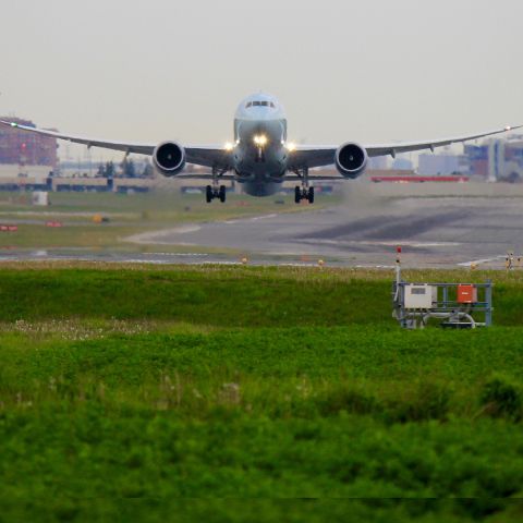 Boeing 787-9 Dreamliner (C-FNOE)