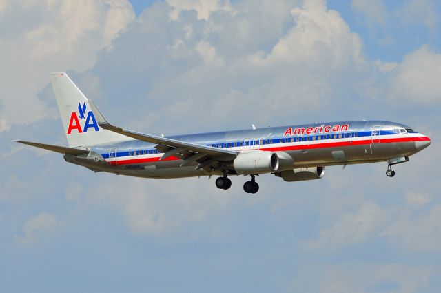 Boeing 737-800 (N858NN) - American B737-800 N858NN Arriving KDFW 08/11/2013