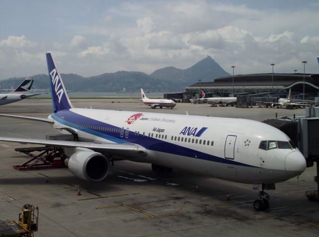 BOEING 767-300 —