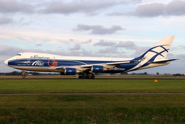 Boeing 747-400 (VQ-BWW)