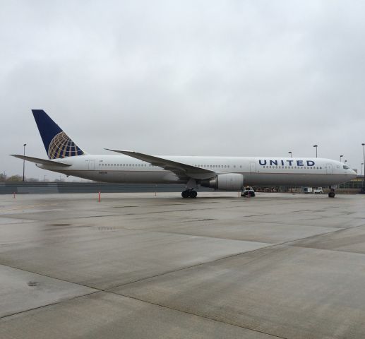 BOEING 767-400 (N67058) - Taking Rutgers Football back to EWR.