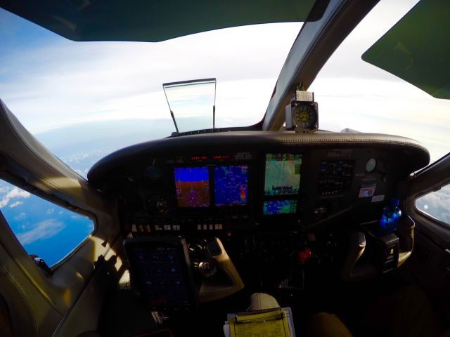 Cessna Super Skymaster (C-FWJT) - Over the Bahamas