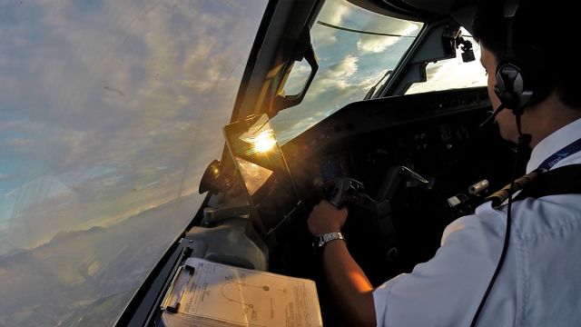 Embraer ERJ-190 (HC-CGG) - Early morning departure out of Quito (from our TAME ECUADOR film)