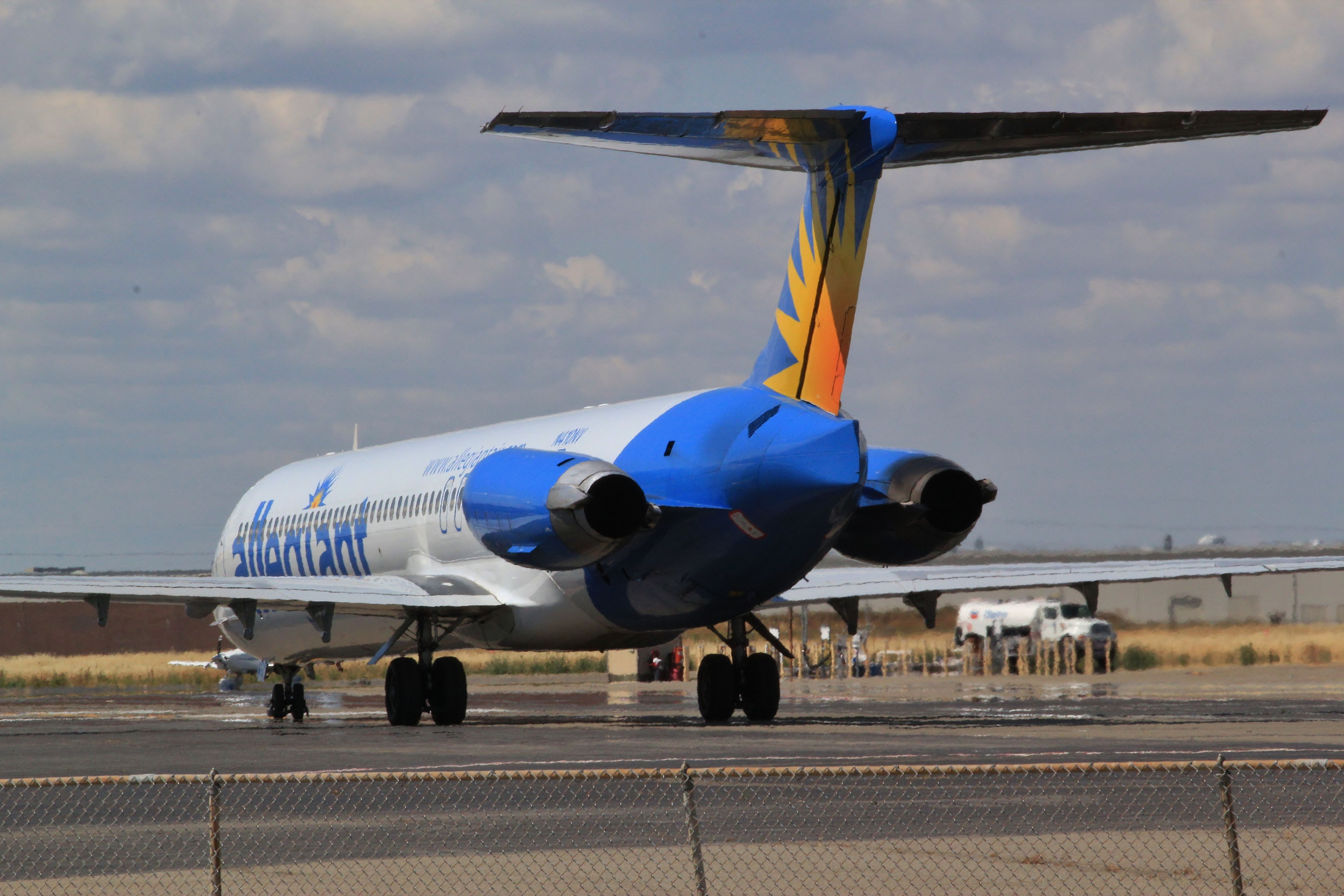 McDonnell Douglas MD-83 (N410NV)