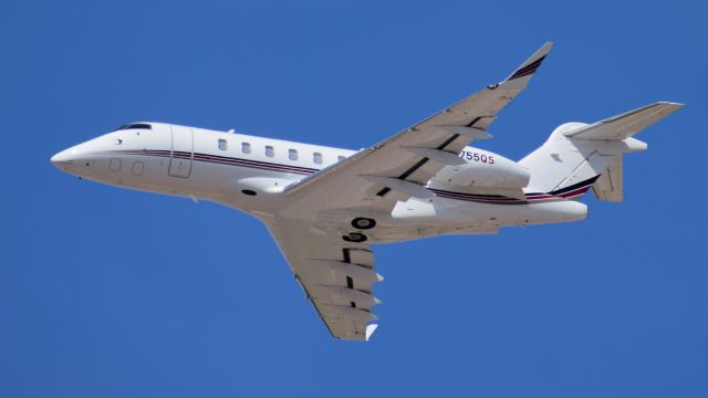 Canadair Challenger 350 (N755QS)