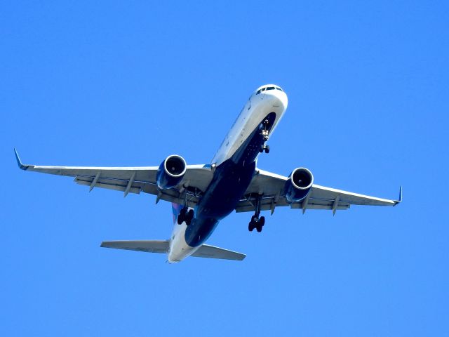 Boeing 757-200 (N713TW) - DAL195 LHR-PHL