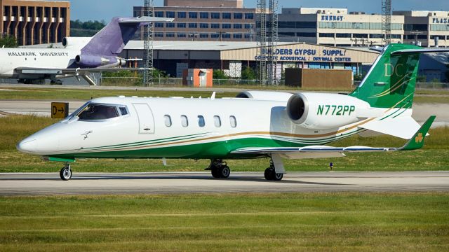 Learjet 60 (N772PP) - Taxiing to 22 for departure.