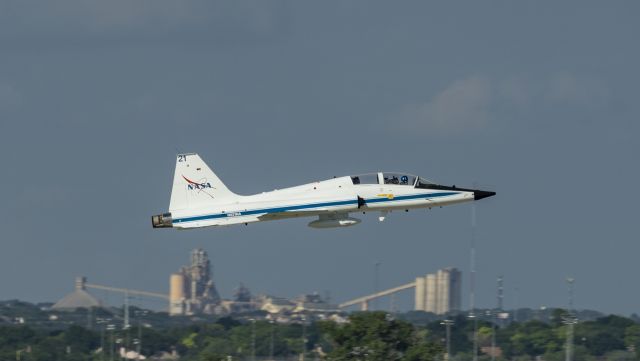 Northrop T-38 Talon (N921NA) - Departing 13R