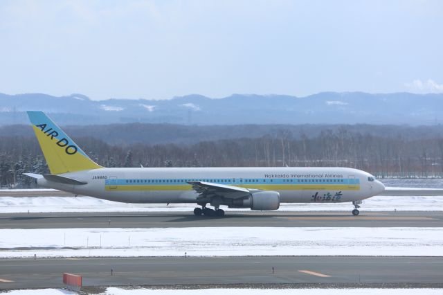 BOEING 767-300 (JA98AD)