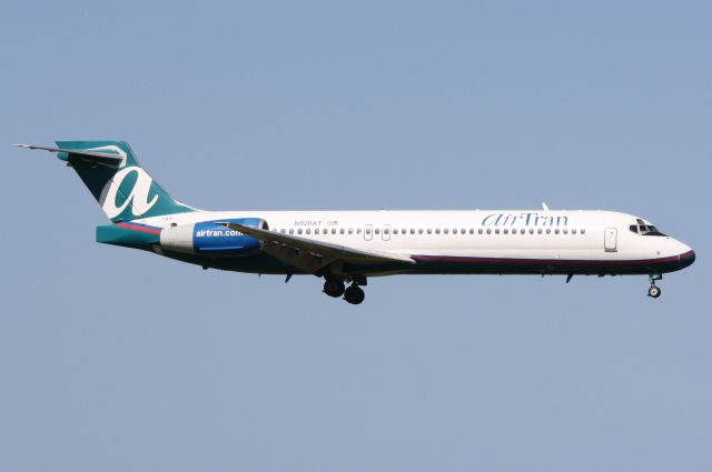 Boeing 717-200 (N920AT) - AirTran Flight 1134 (N920AT) on approach to Runway 1L at Tampa International Airport following a flight from Greater Rochester International Airport