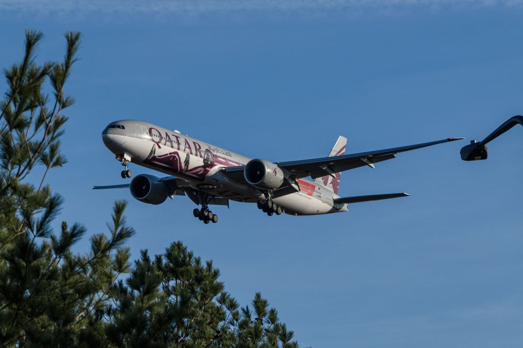 BOEING 777-300 (A7-BEL)