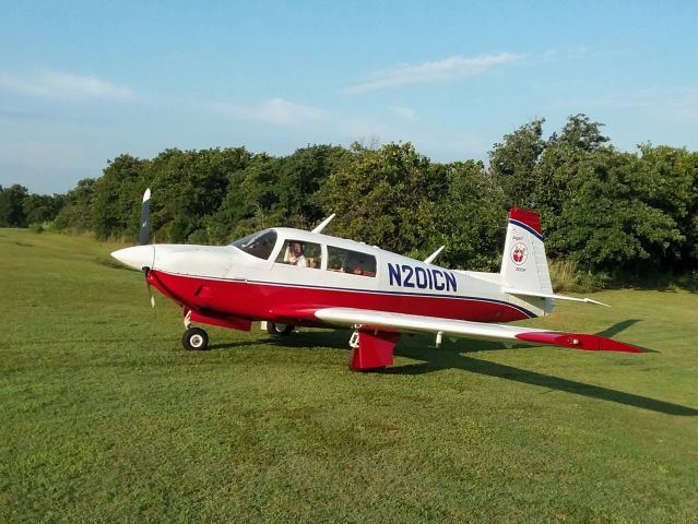 Mooney M-20 (N201CN) - Preparing for flight out of Twin Lakes Airport - Oklahoma