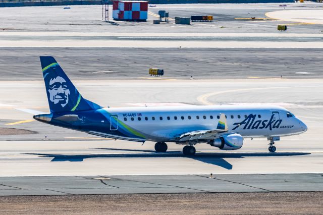 Embraer 175 (N646QX) - A Horizon Air ERJ175 taking off from PHX on 3/4/23. Taken with a Canon R7 and Canon EF 100-400 L II lens.