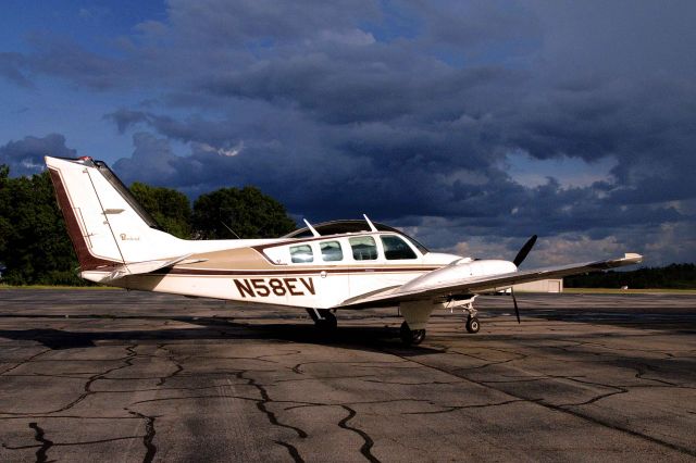 Beechcraft Baron (58) (N58EV)