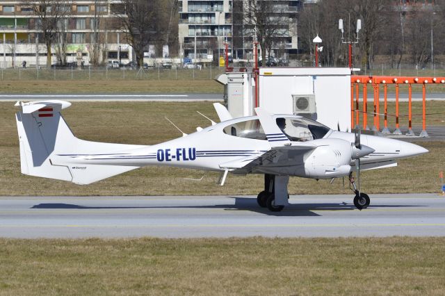 Diamond Twin Star (OE-FLU)