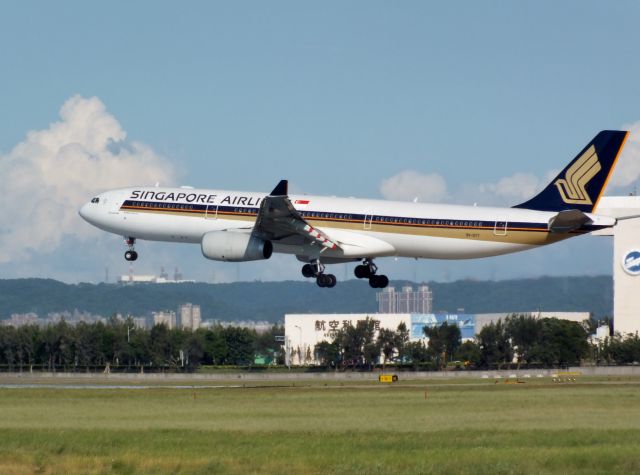 Airbus A330-300 (9V-STT)