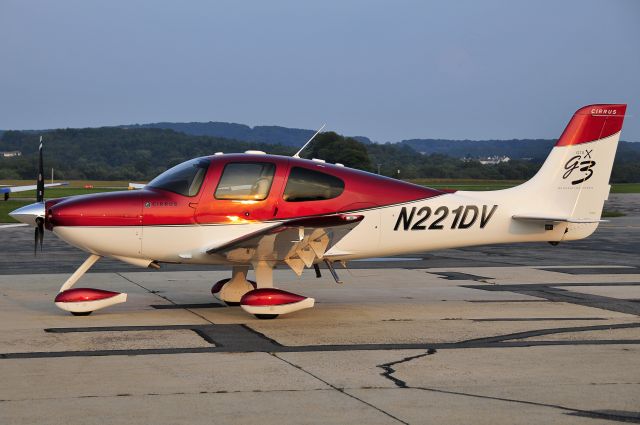 Cirrus SR-22 (N221DV) - Seen at KFDK on 9/18/2009.      a href=http://discussions.flightaware.com/profile.php?mode=viewprofile&u=269247  Profile/a