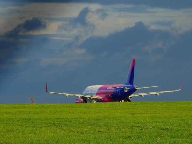 Airbus A320 (HA-LWS) - EPLB