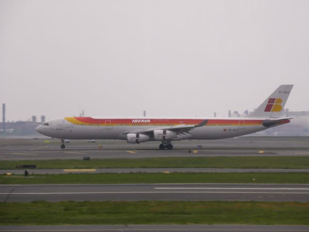 Airbus A340-300 (EC-GLE)