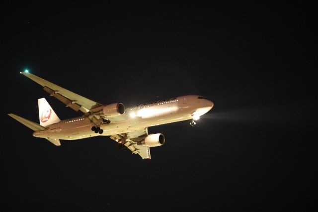 BOEING 767-300 (JA653J) - 13 March 2017:HND-HKD.