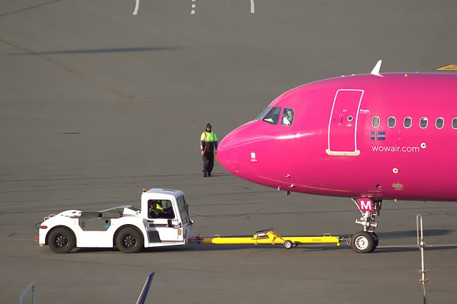 Airbus A321 — - WOW A321 BOS pushback