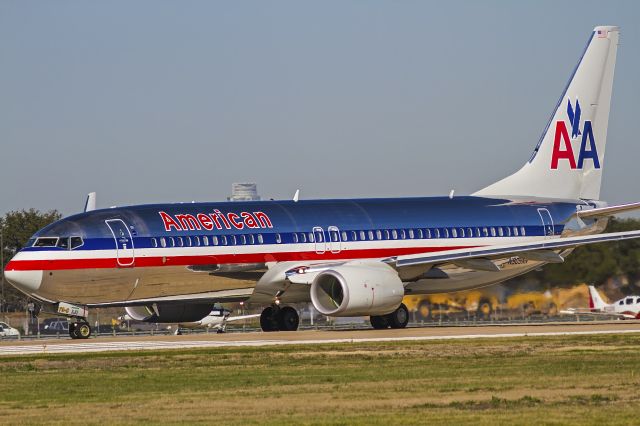 Boeing 737-800 (N909NN)