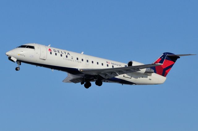 Canadair Regional Jet CRJ-200 (N8423C)