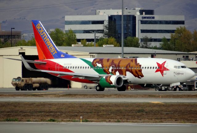 BOEING 737-300 (N609SW)