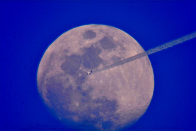 Airbus A300F4-600 (N652FE) - FedEx 936 Memphis TN to Rochester, NY south of Cleveland at 33,000 ft. passing moon 04.08.17