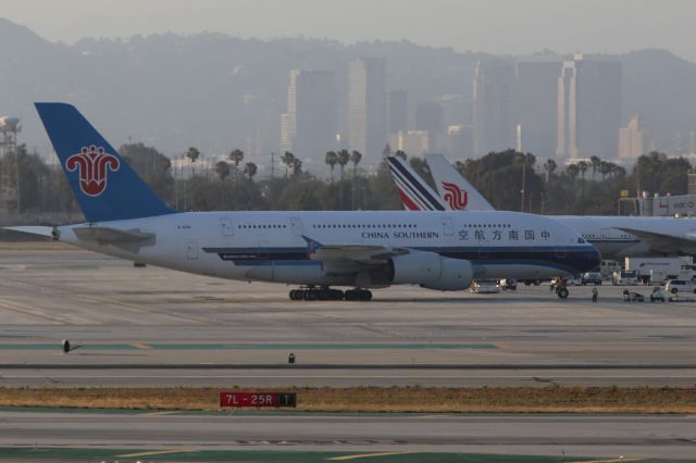 Airbus A380-800 (B-6136)