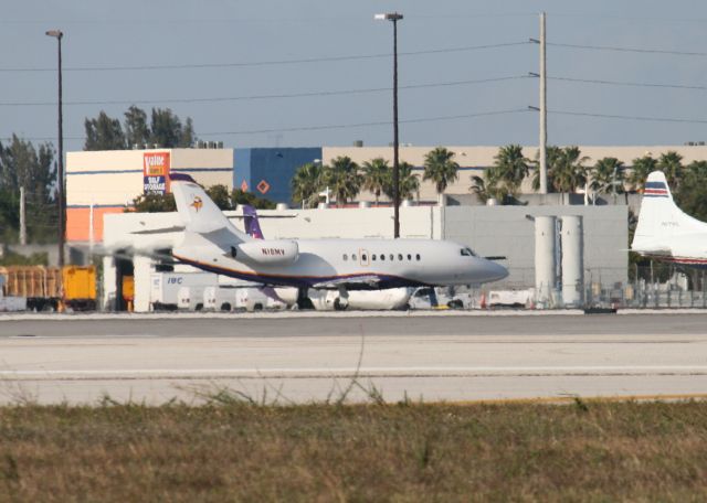 Dassault Falcon 2000 (N18MV)