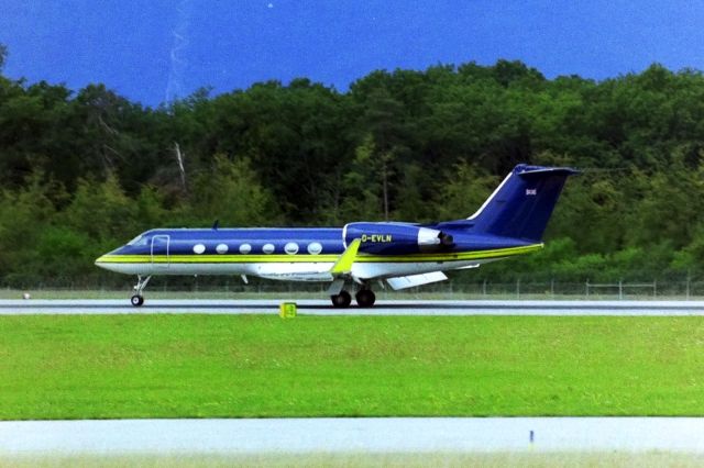 Gulfstream Aerospace Gulfstream IV (G-EVLN)