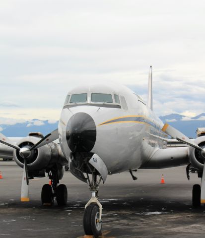 Douglas DC-6 (N747CE)