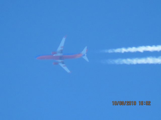 Boeing 737-800 (N8607M)
