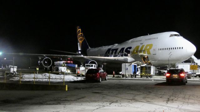 Boeing 747-400 (N322SG)