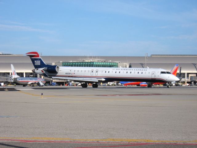 Canadair Regional Jet CRJ-900 (N925FJ) - Turning onto RWY 19R