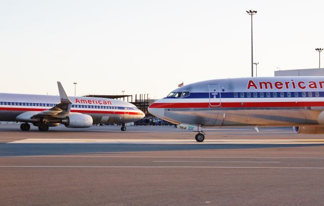 Boeing 737-800 (N914NN) - 1st photo ever uploaded of N914NN on FlightAware.Com @ KBOS Logan ! 3JY nose #