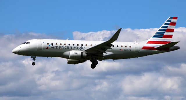 Embraer 175 (N421YX) - On final is this 2014 American Airlines Eagle Embraer ERJ 170-200LR in the Summer of 2020.