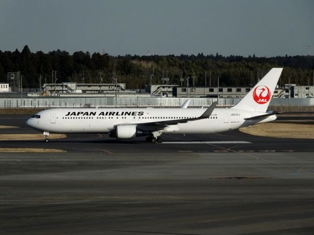 BOEING 767-300 (JA616J)