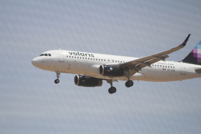 Airbus A320 (XA-VLM) - FINAL APPROACH 27 