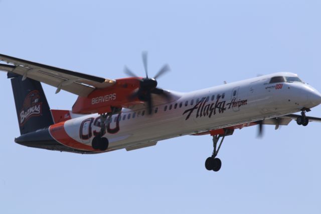 de Havilland Dash 8-400 (N440QX)