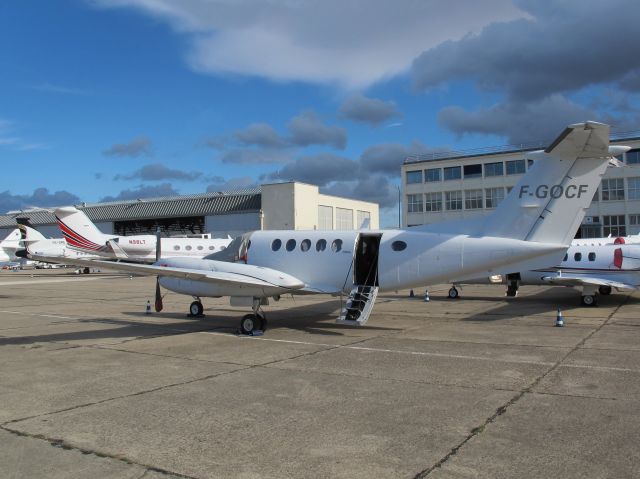 Beechcraft Super King Air 200 (F-GOCF) - Note the wing lockers.