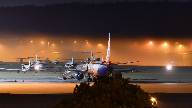 Boeing 737-800 (N830SY) - Sun Country Boeing 737-800 (N830SY) on the RDU GA ramp on 11/26/2020 at 8:38 pm.