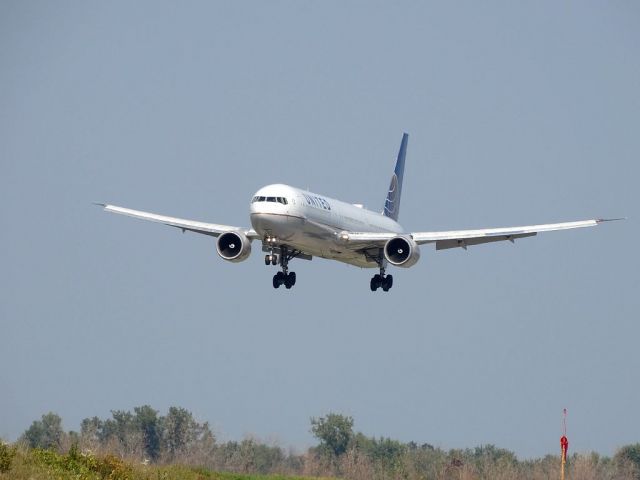 BOEING 767-400 (N76062)