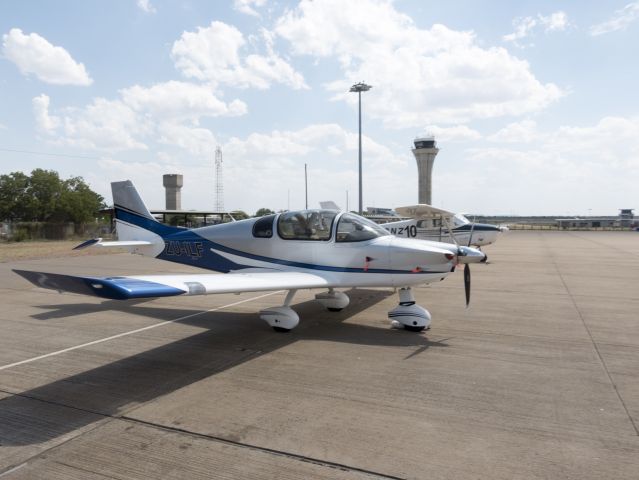 ZU-ILF — - A Sling aircraft at the Gaborone airport, Botswana. 23 NOV 2017.