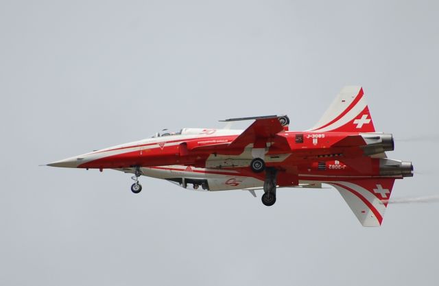 — — - Patrouille de Swiss RIAT2014