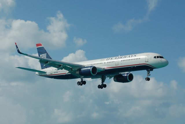 Boeing 757-200 (N203UW) - Short final for SXM