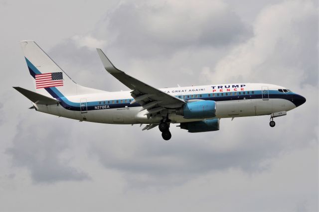 Boeing 737-700 (N278EA) - TRUMP-PENCE CAMPAIGN PLANE.